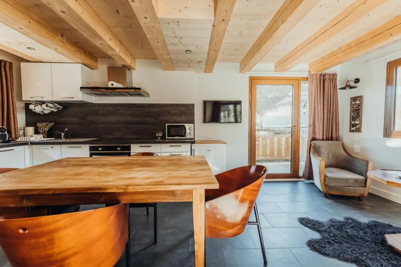 Chalet With Mountain View And 2 Min Walk From The City Center Villa Chamonix
